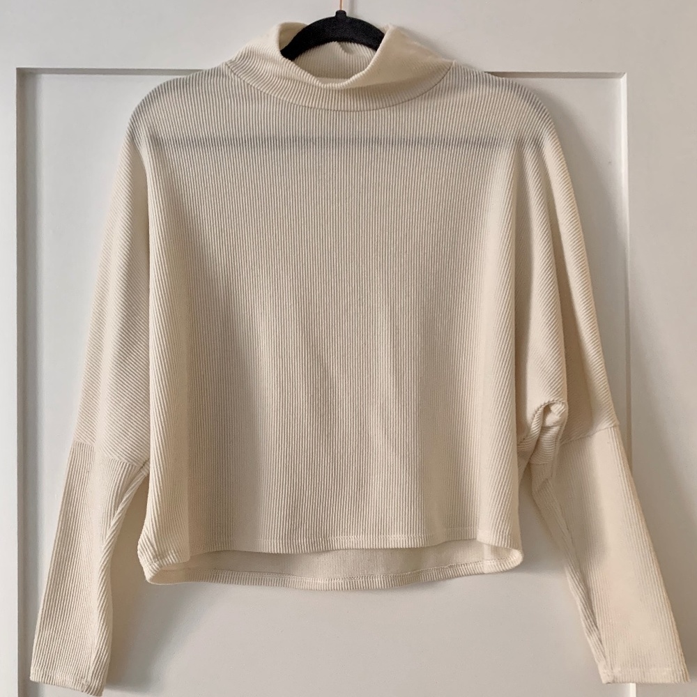 Melrose and Market ivory light turtle neck crop top sweater/ Size small